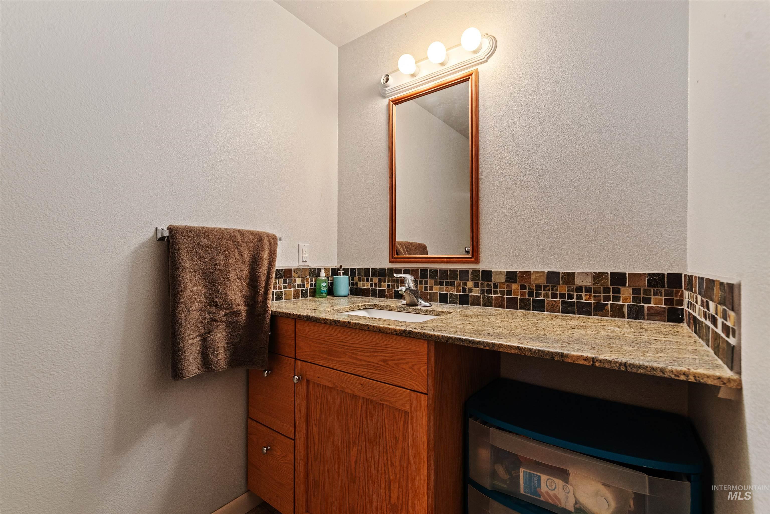 4001 S Eagle Road Property Photo 18