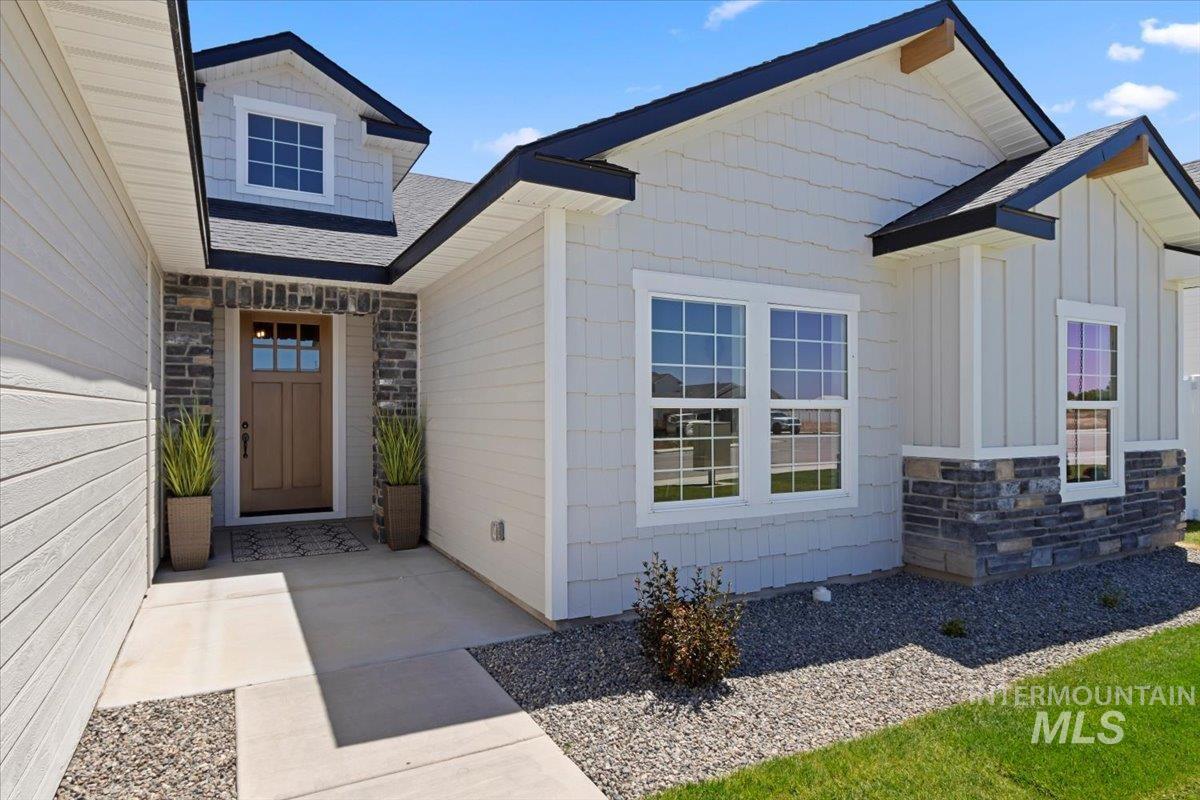 668 Full Moon Way Property Photo 4