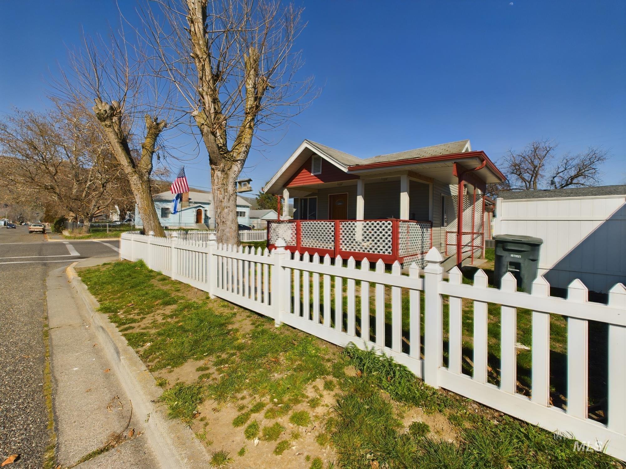 601 12th St. Property Photo 3