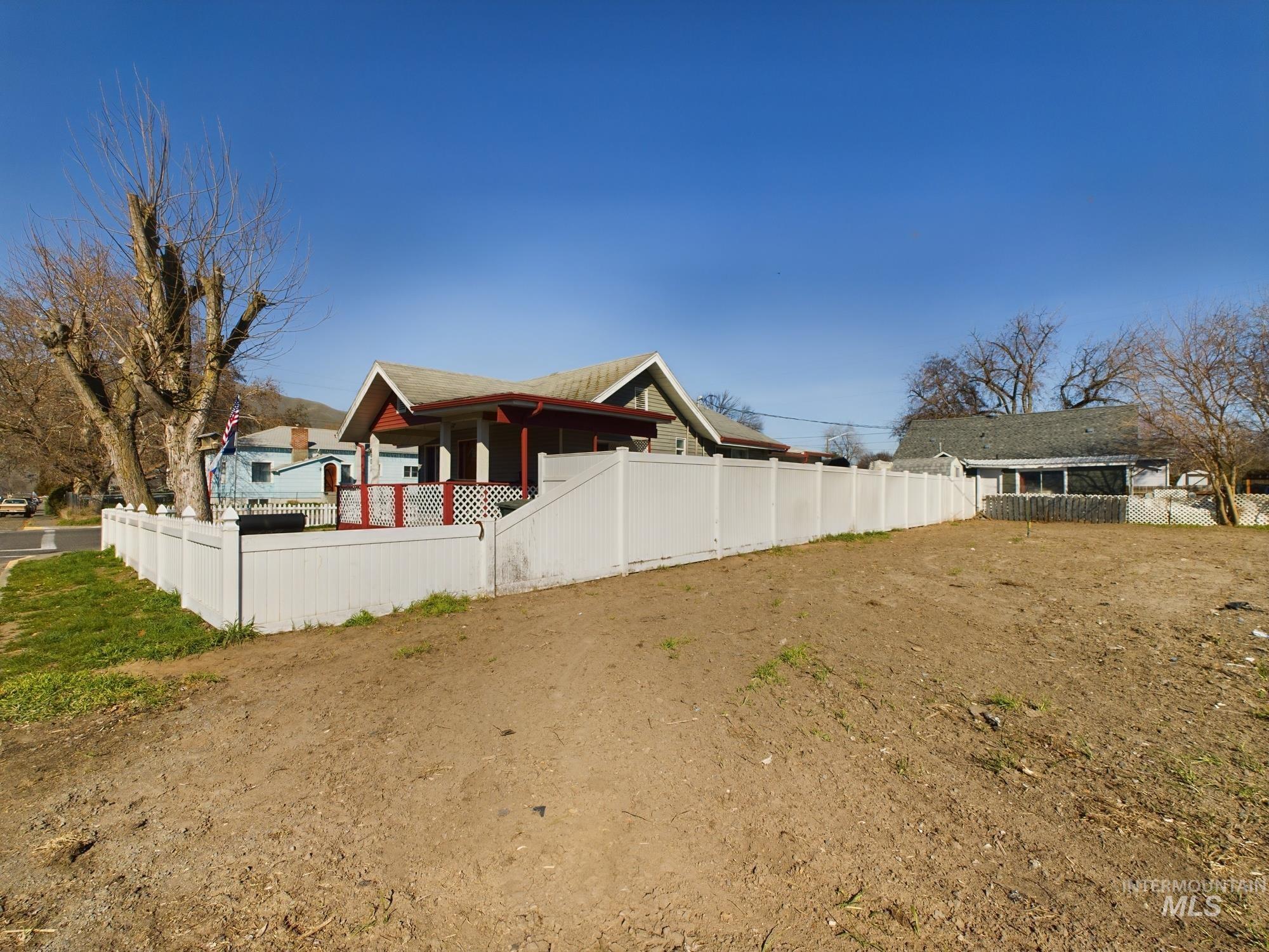 601 12th St. Property Photo 4