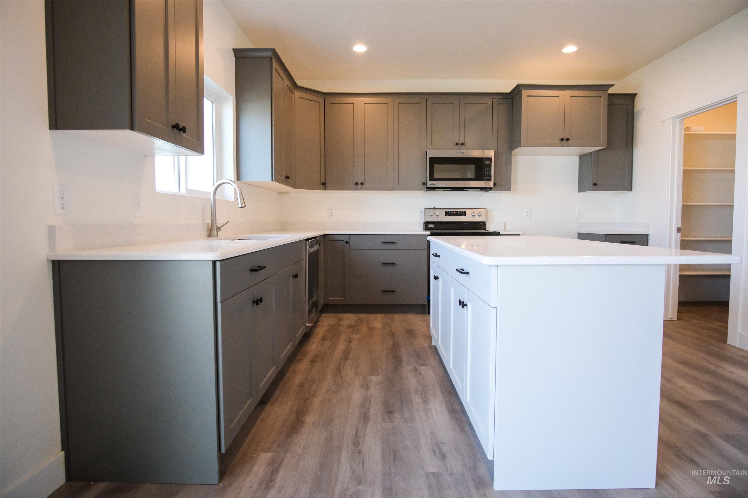 2441 Dorchester Ave Property Photo 4