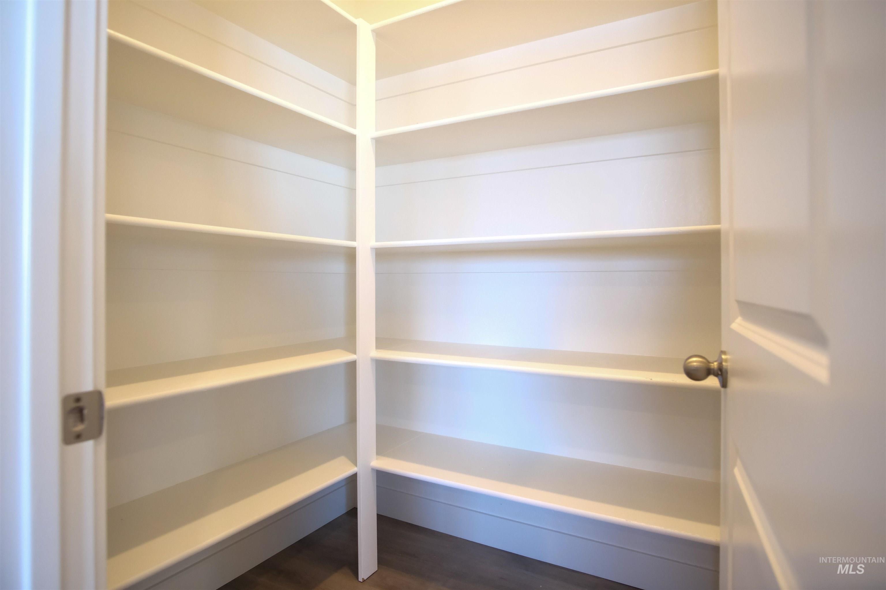 2441 Dorchester Ave Property Photo 8