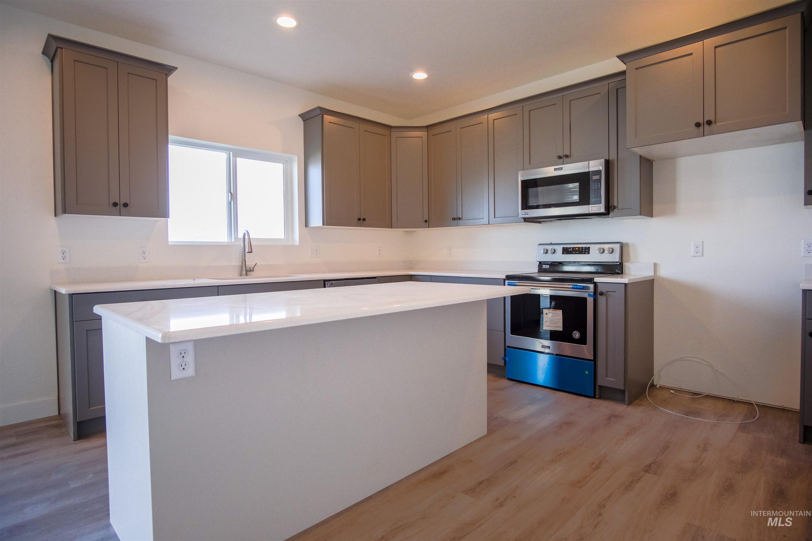 2441 Dorchester Ave Property Photo 9