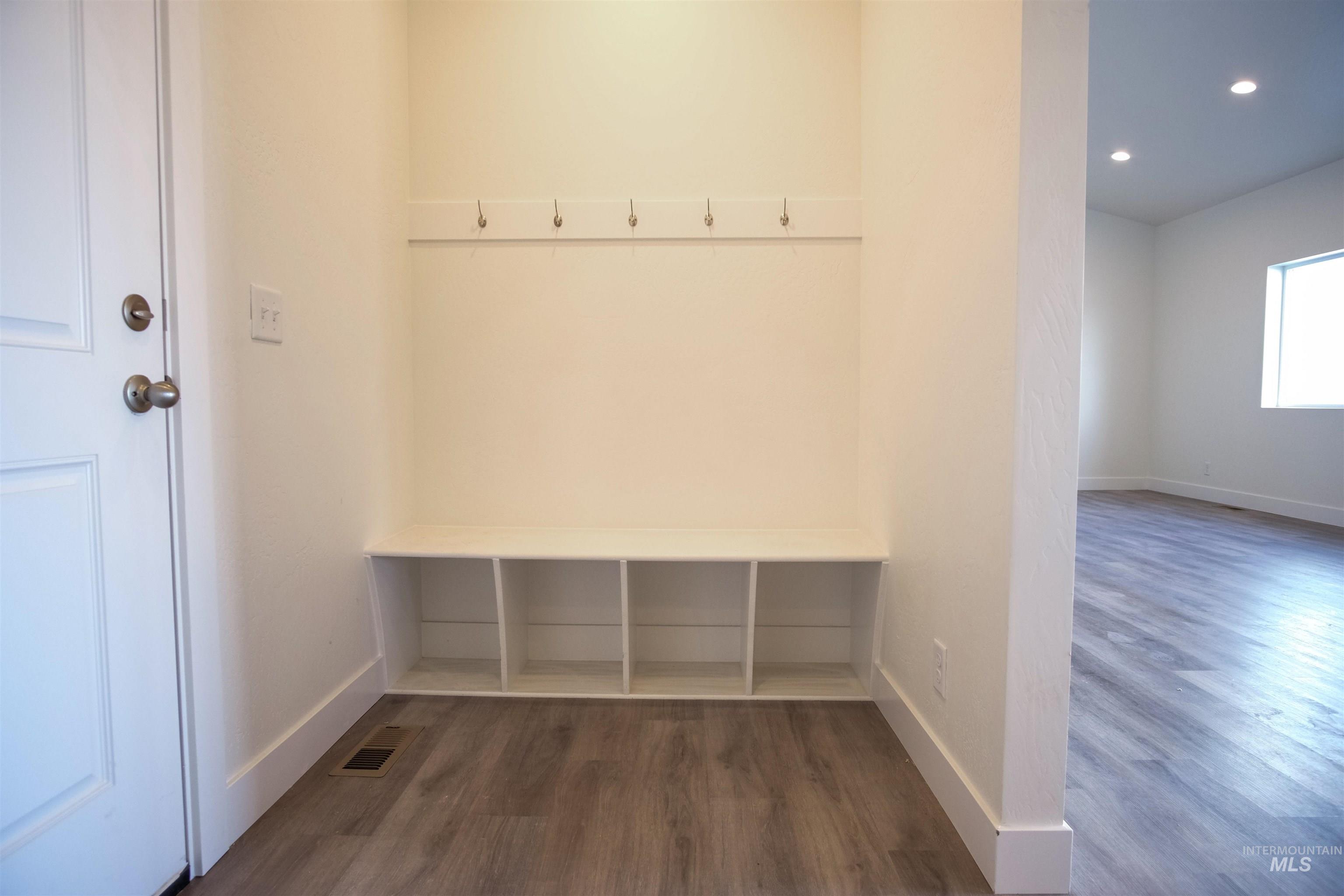 2441 Dorchester Ave Property Photo 22