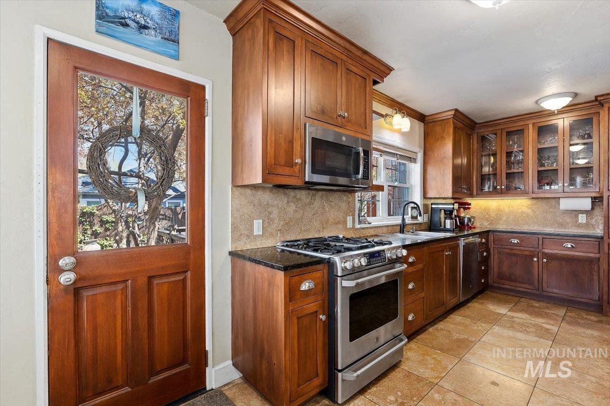 102 Fillmore Street Property Photo 8