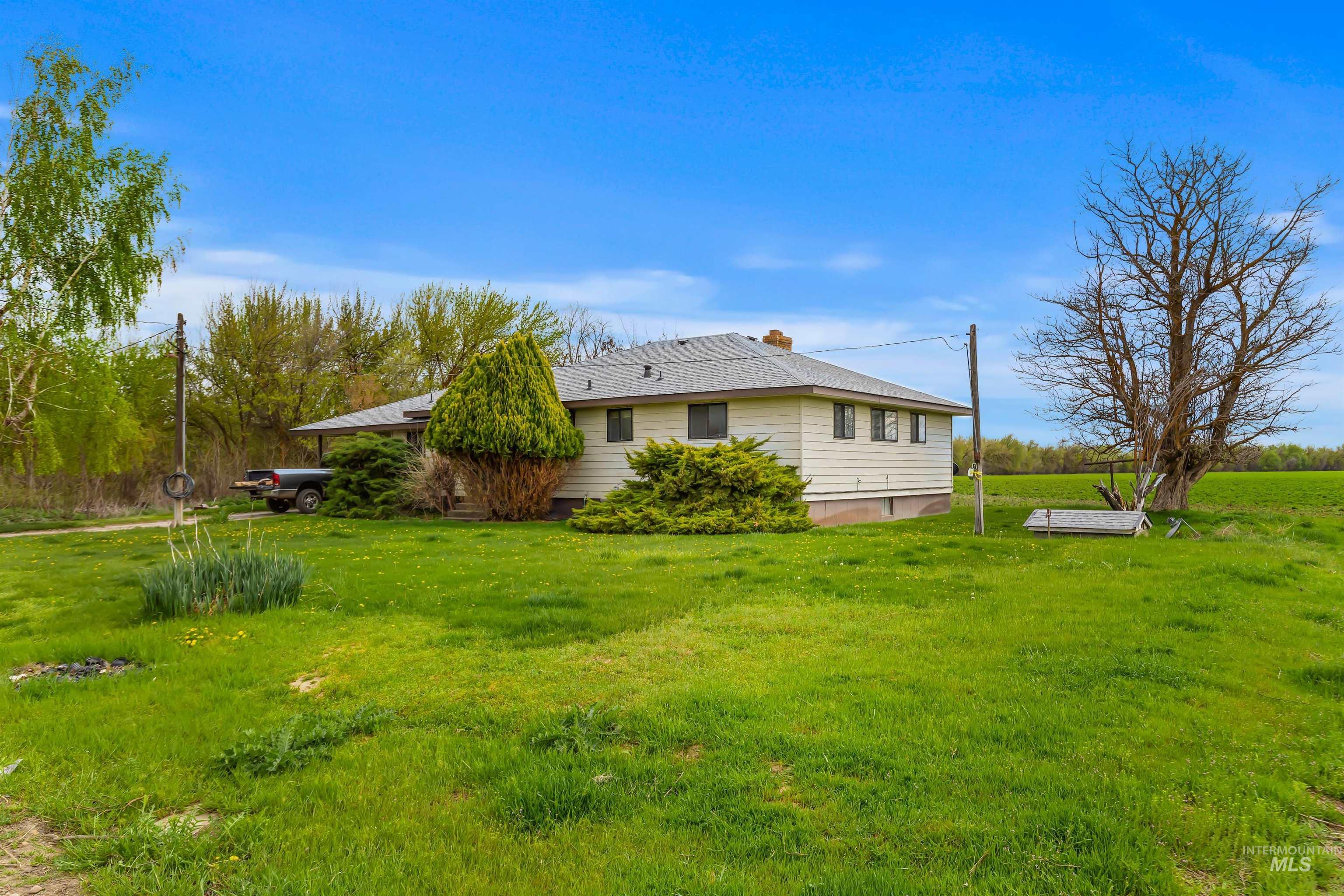 10651 N River Rd Property Photo 10