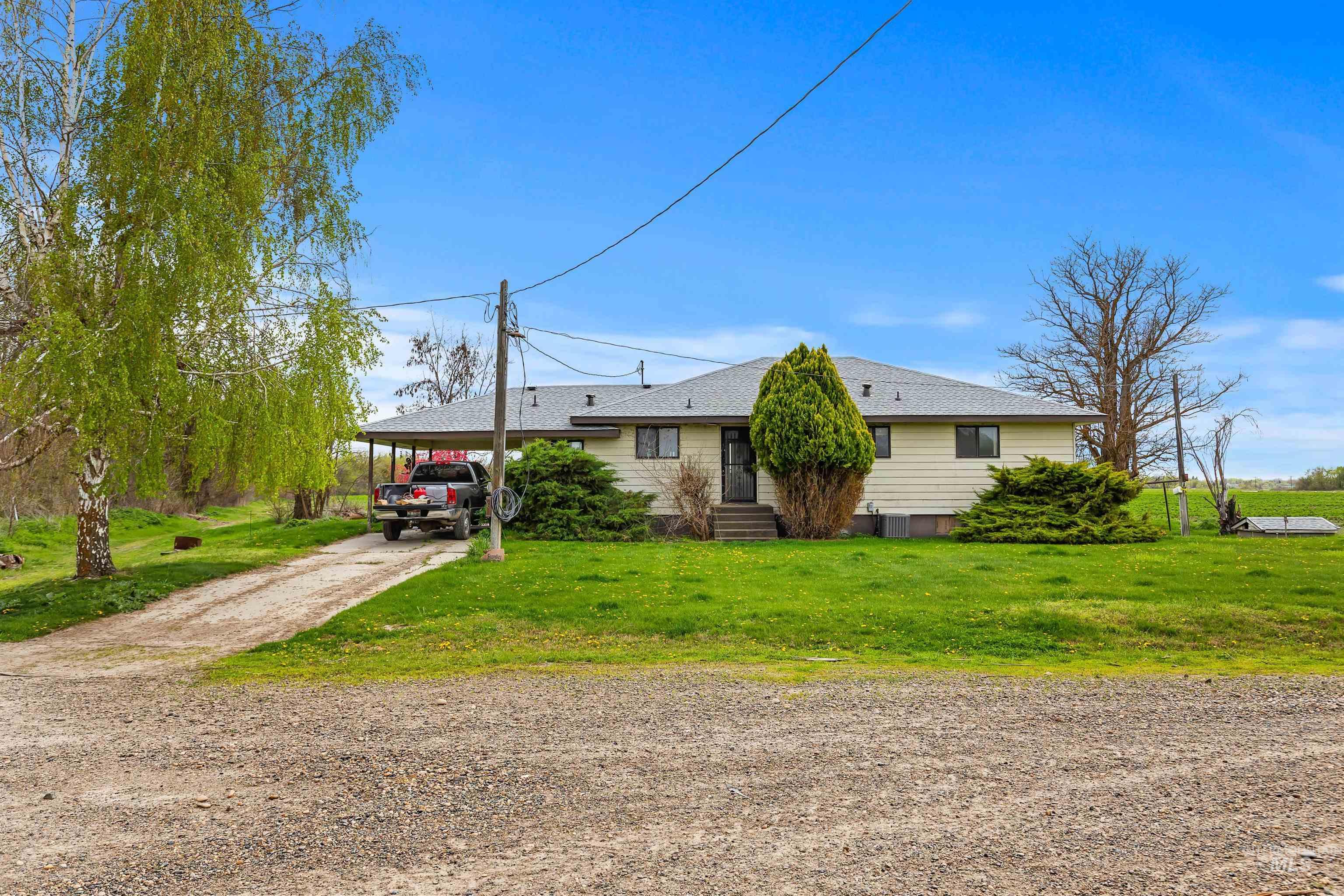 10651 N River Rd Property Photo 11