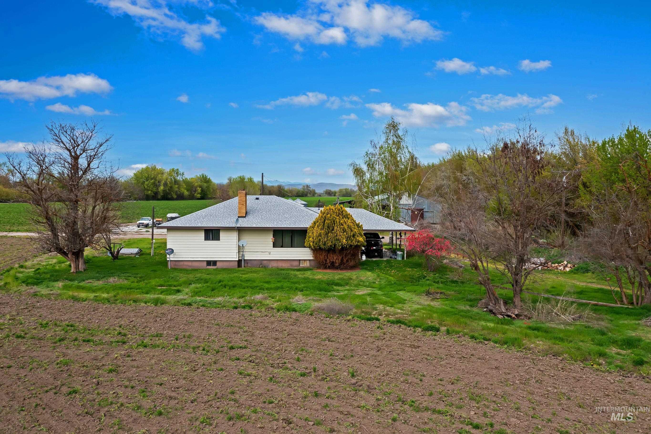 10651 N River Rd Property Photo 12