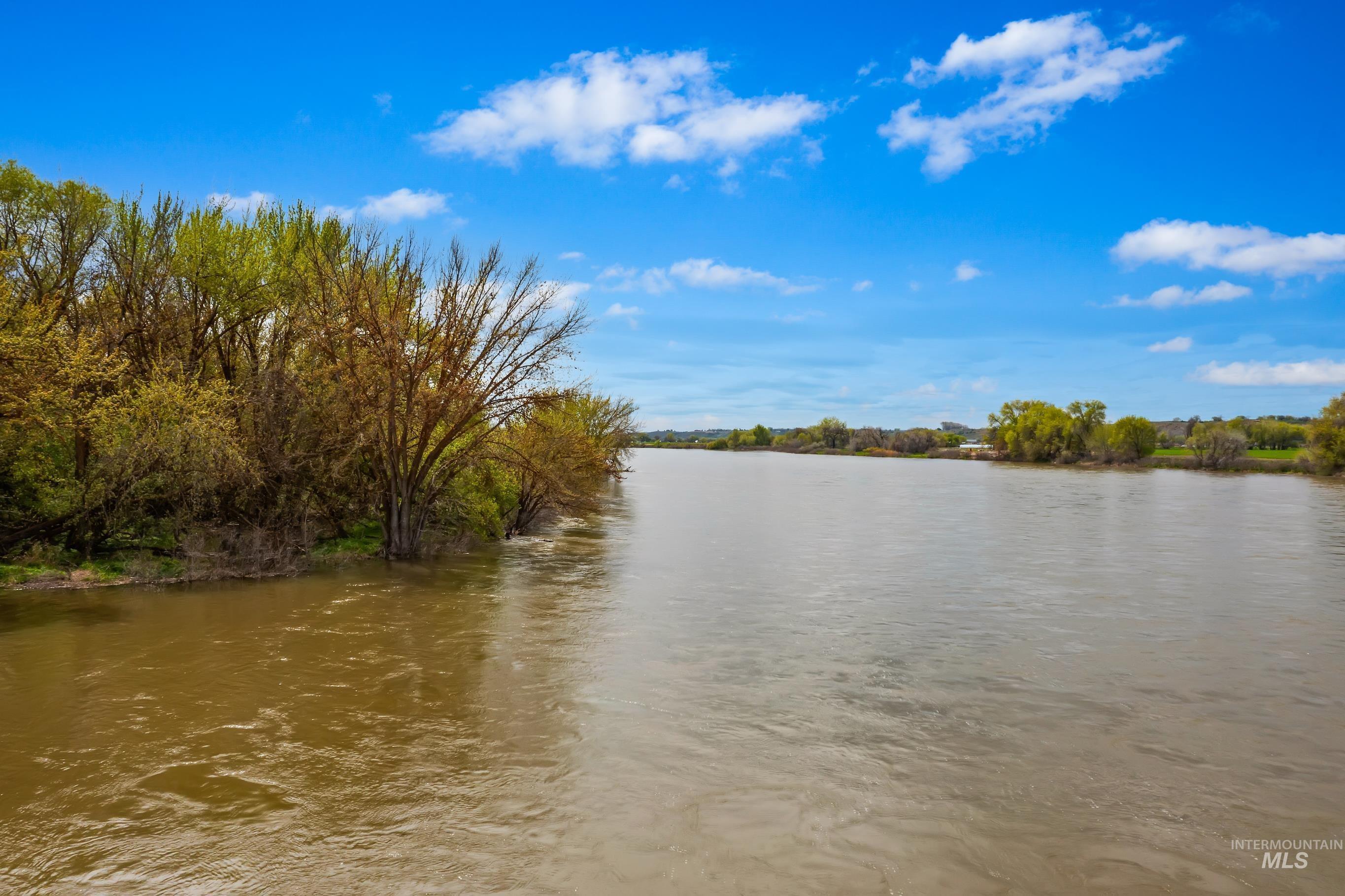 10651 N River Rd Property Photo 28