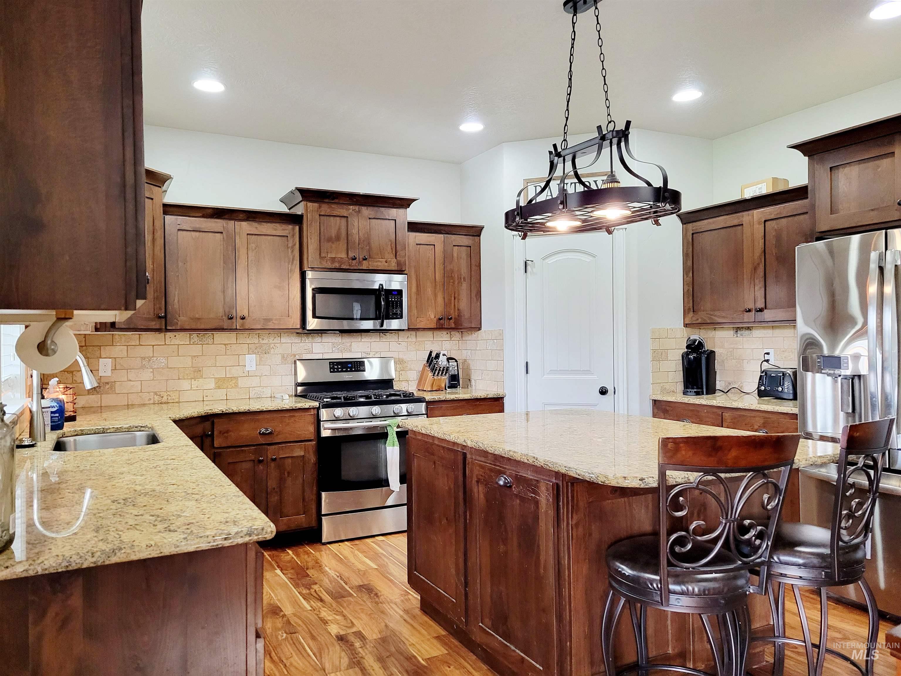 637 Syringa Springs Dr Property Photo 3