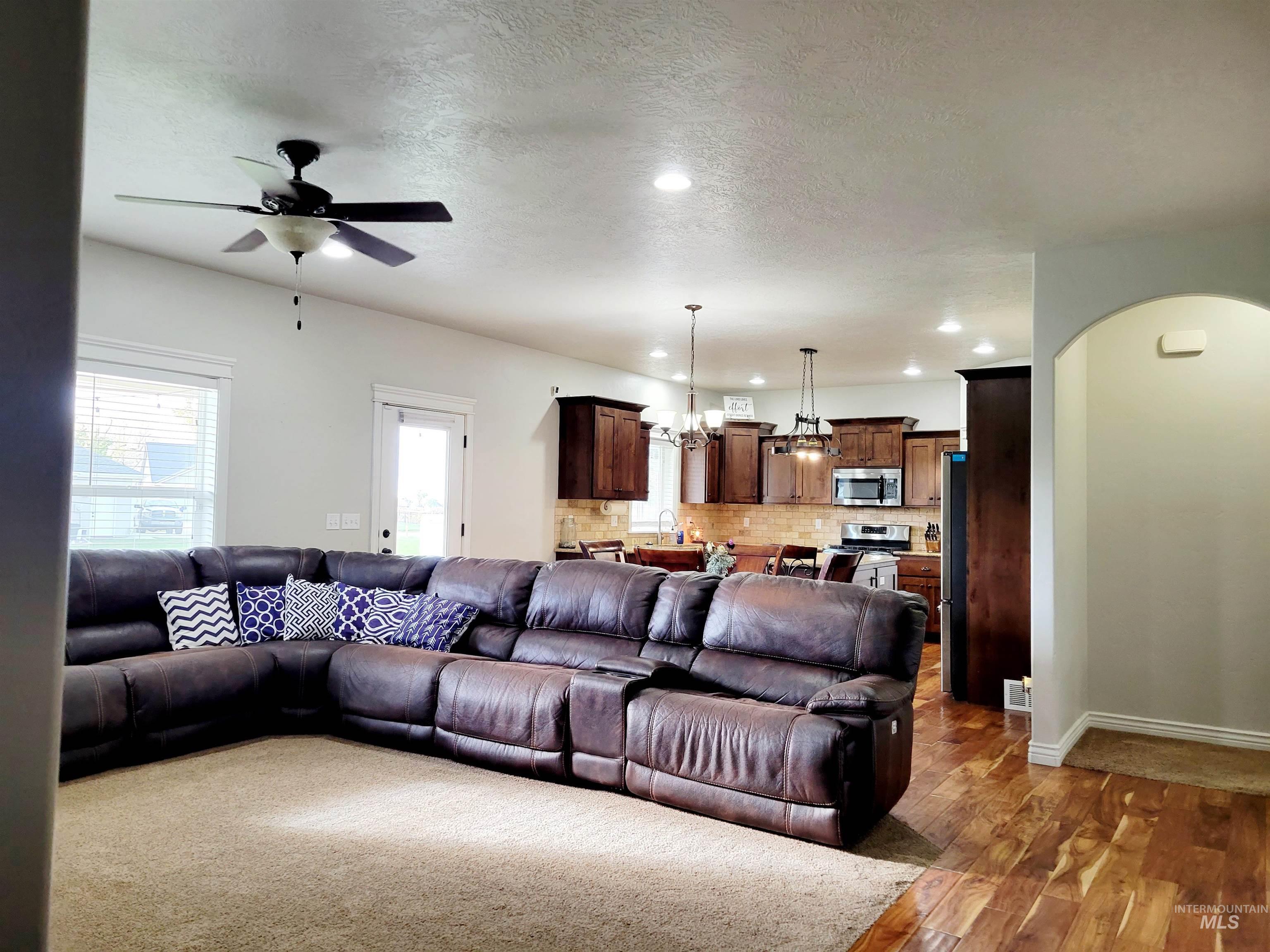 637 Syringa Springs Dr Property Photo 12