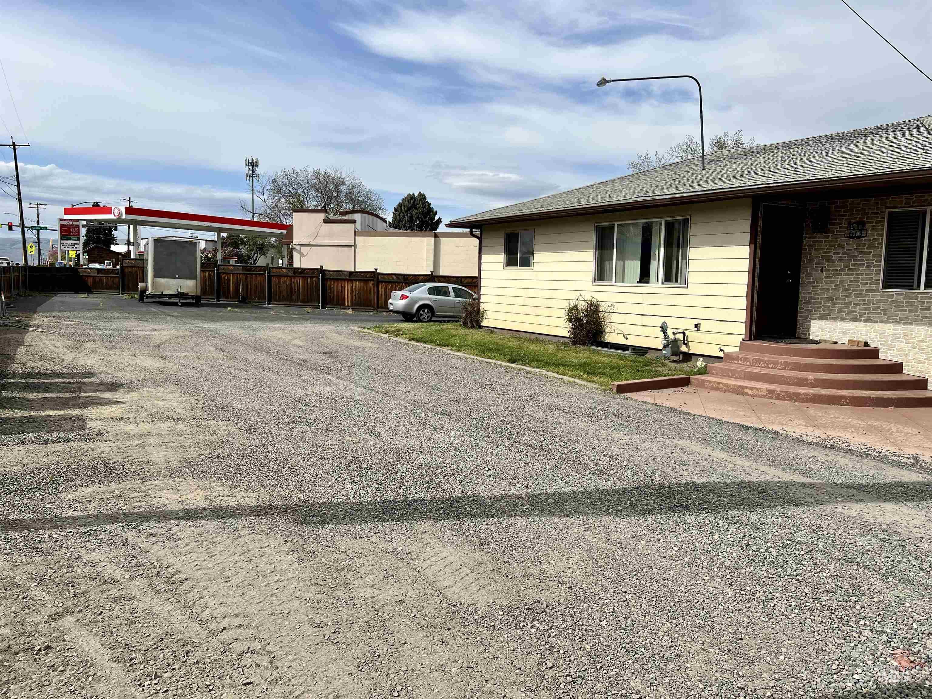 613 Thain Road Property Photo