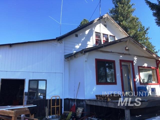 695 S Samson Trail Property Photo 1