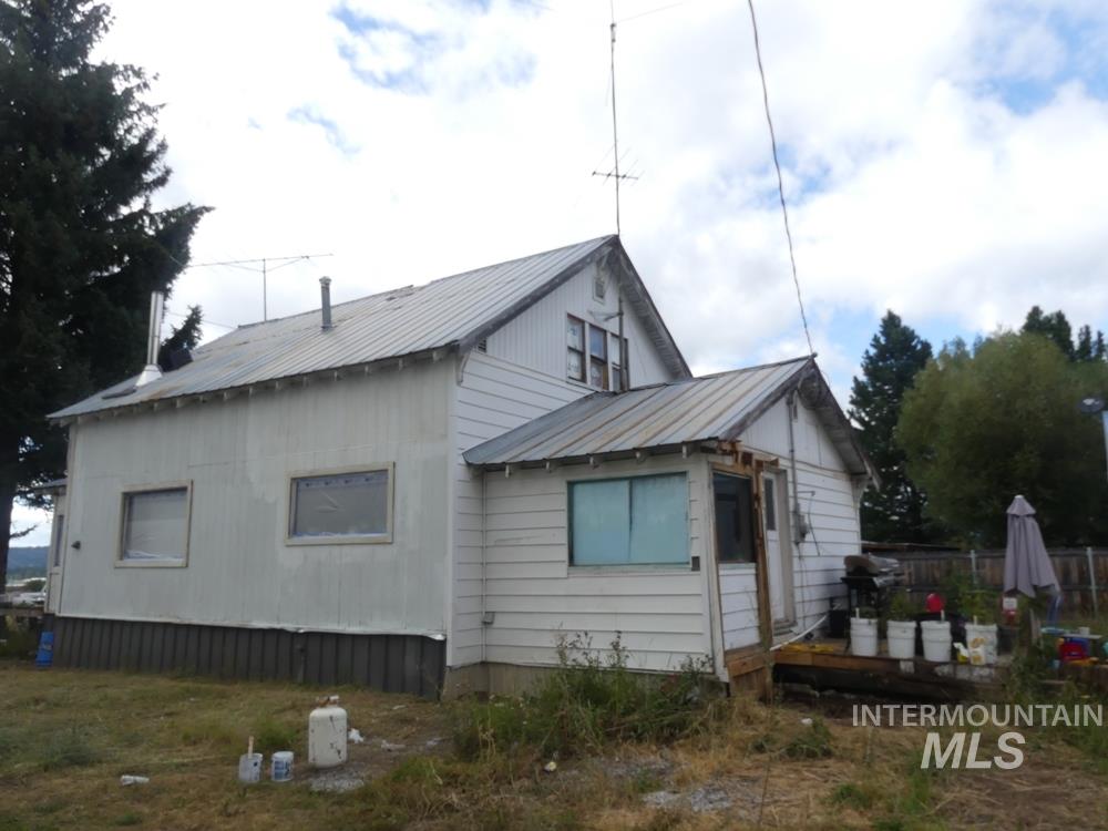 695 S Samson Trail Property Photo 3