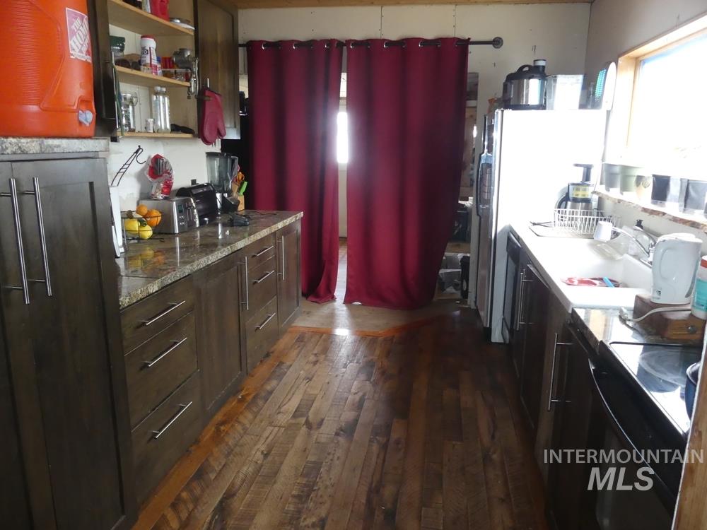 695 S Samson Trail Property Photo 5
