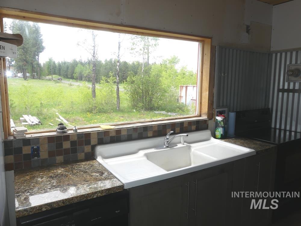 695 S Samson Trail Property Photo 7