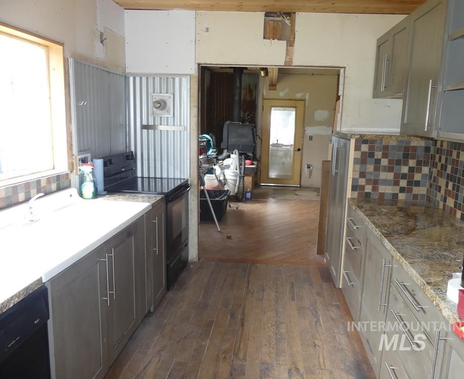 695 S Samson Trail Property Photo 8