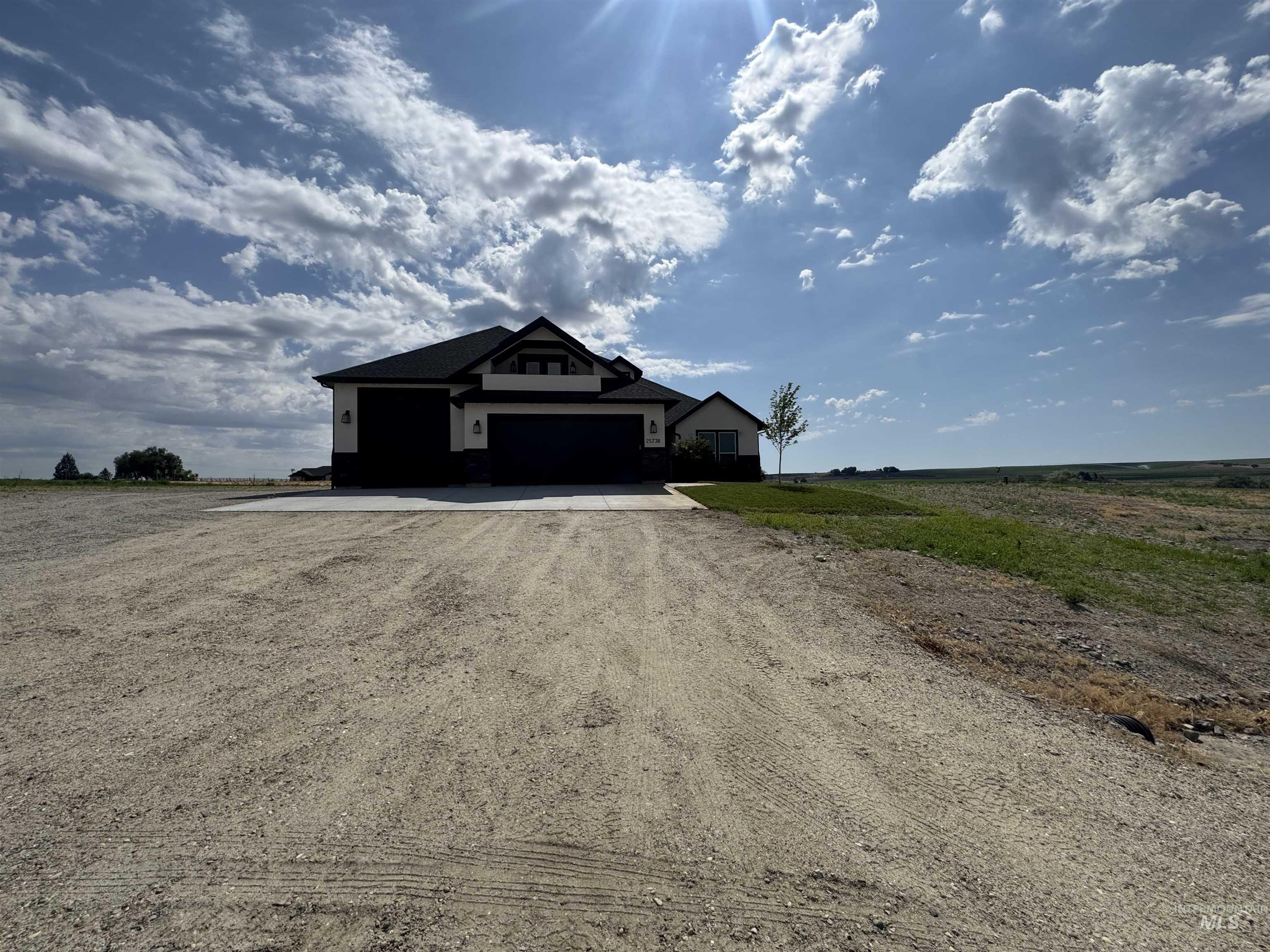 25738 Clydesdale Lane Property Photo 2