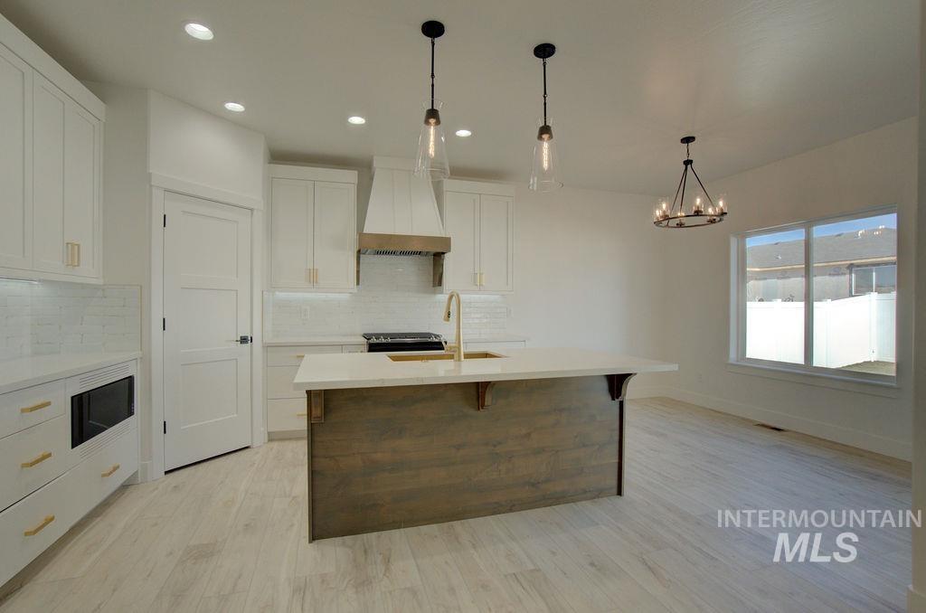 1512 Leslie Dr Property Photo 2
