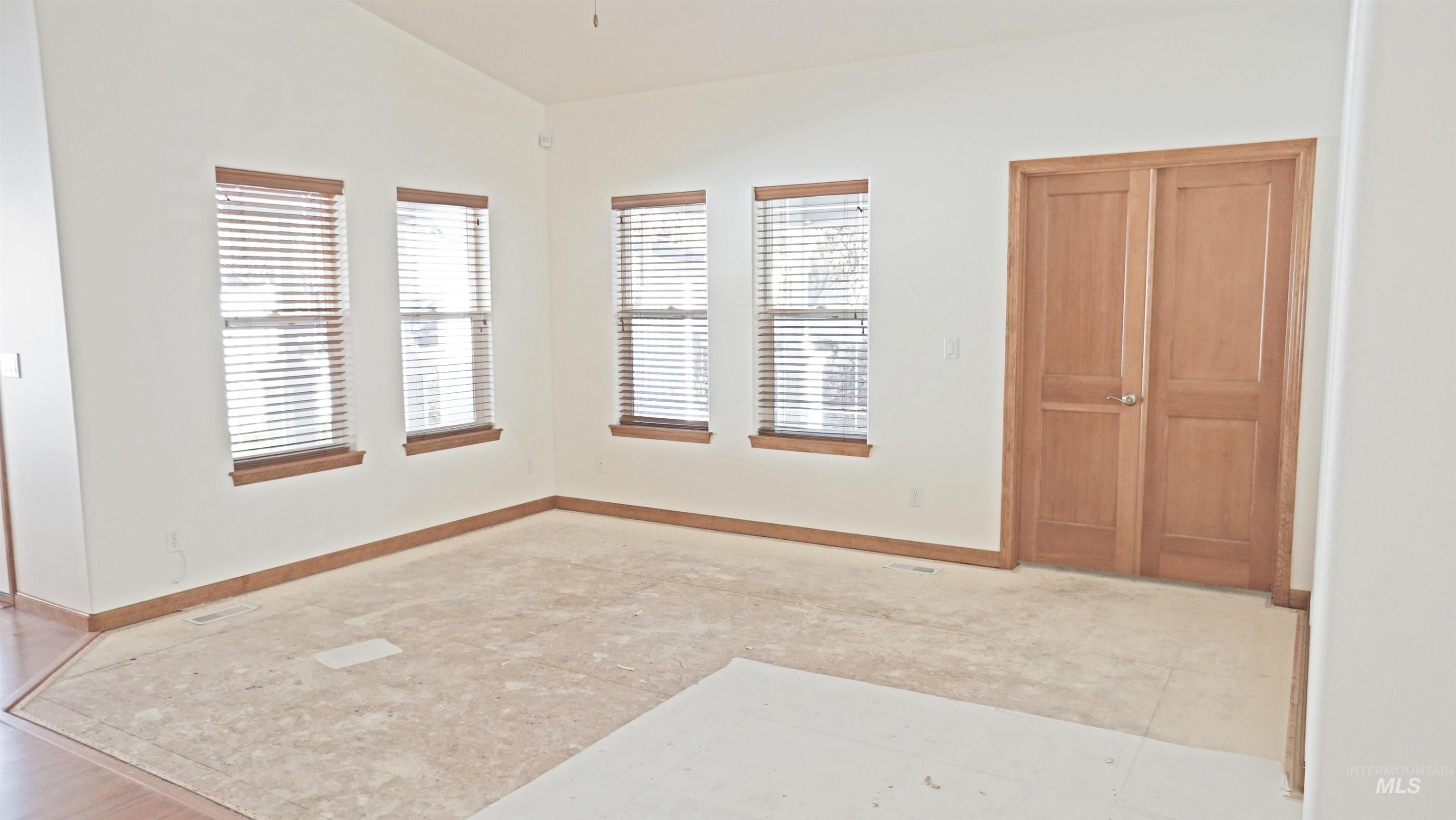 1761 S Phillippi St Property Photo 18