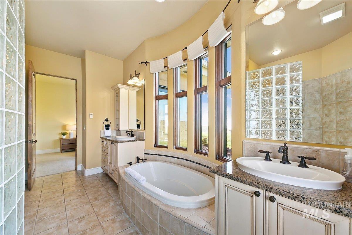 4800 E Wild Horse Lane Property Photo 26