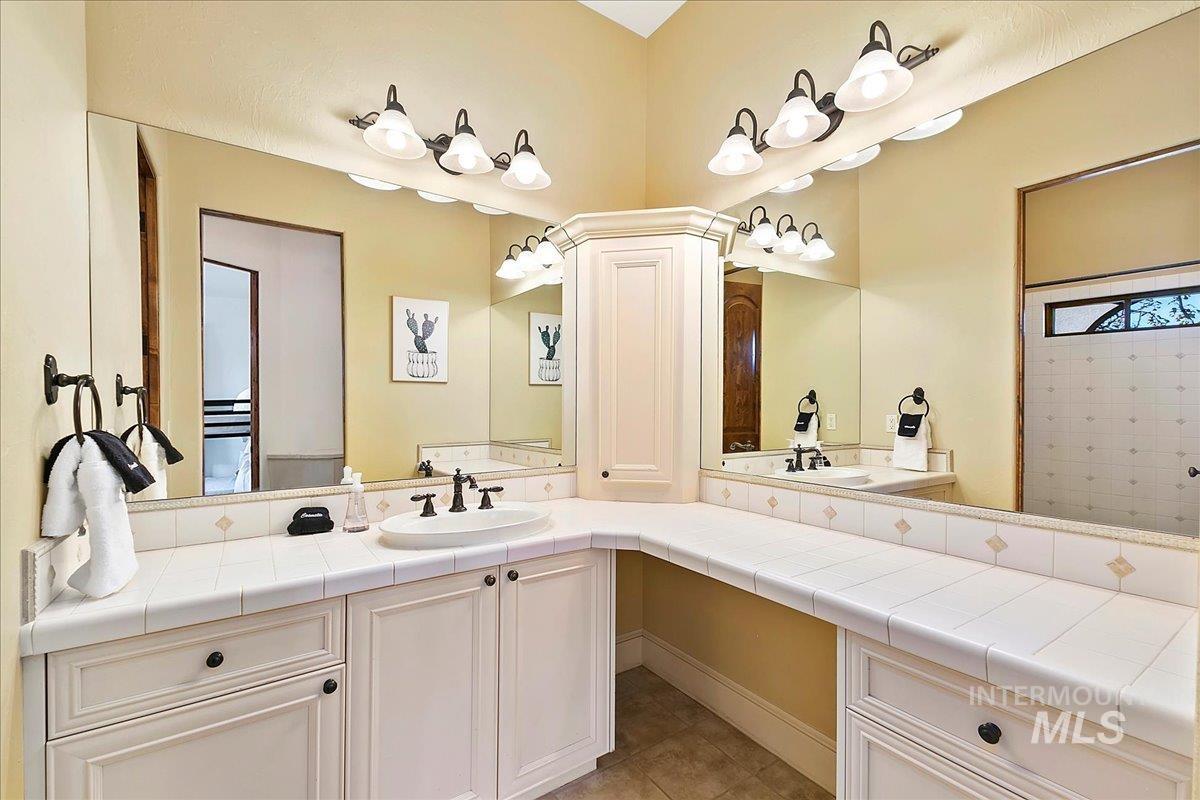 4800 E Wild Horse Lane Property Photo 32
