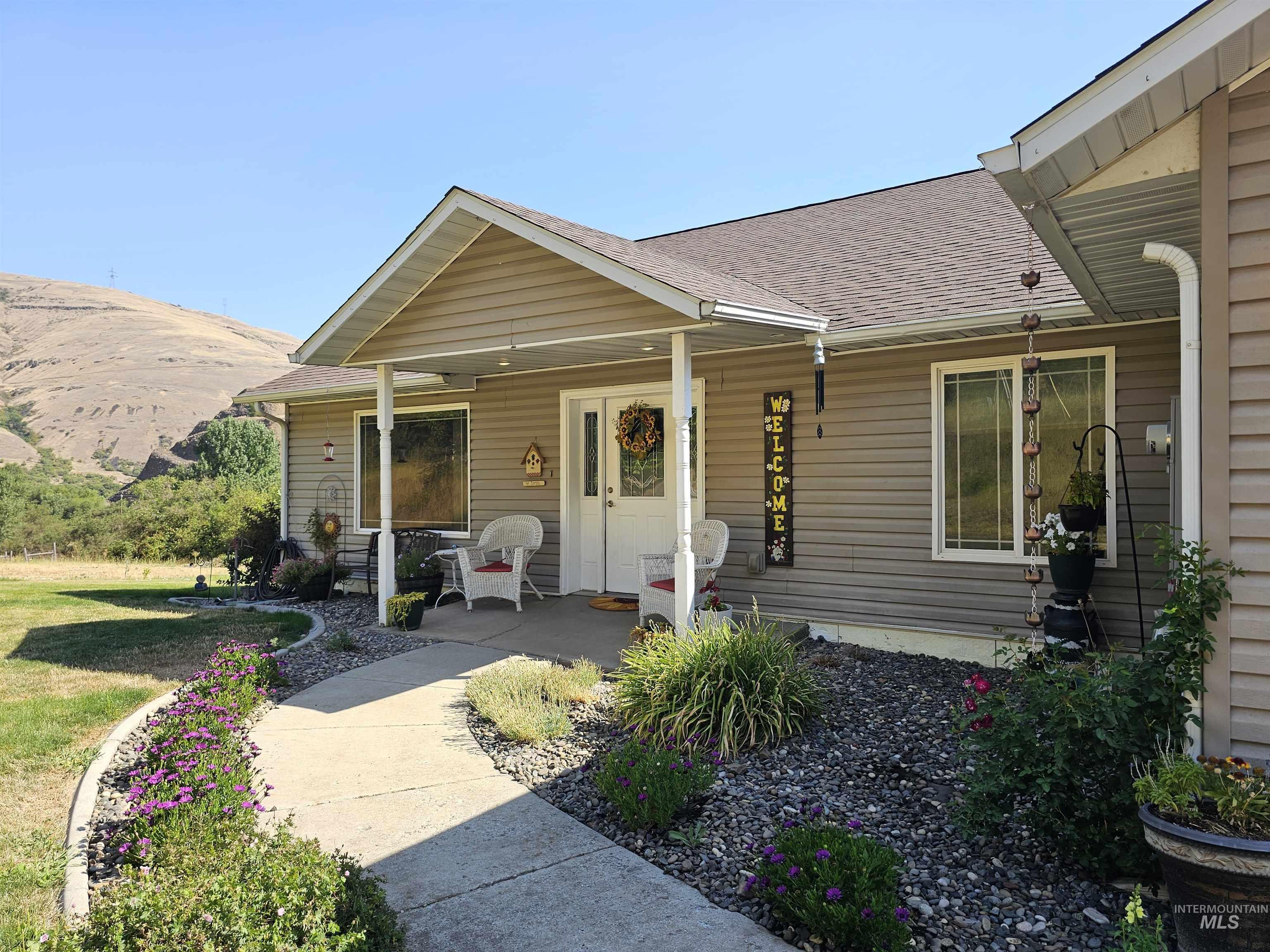 20199 Cottontail Ln Property Photo 2