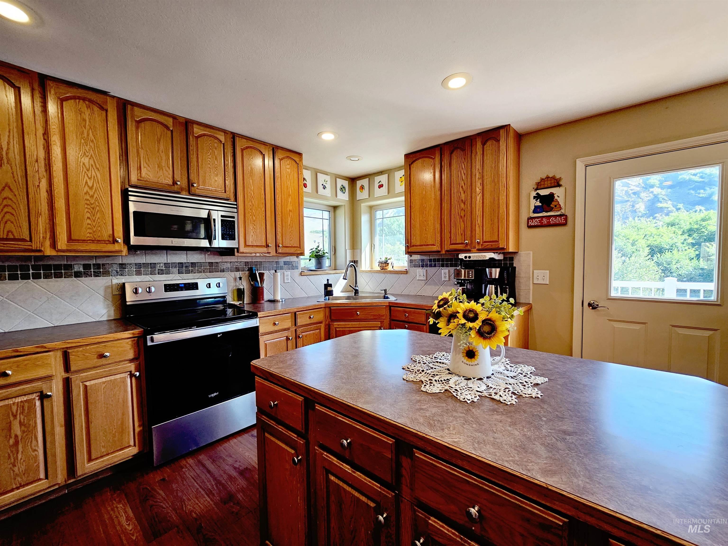 20199 Cottontail Ln Property Photo 6