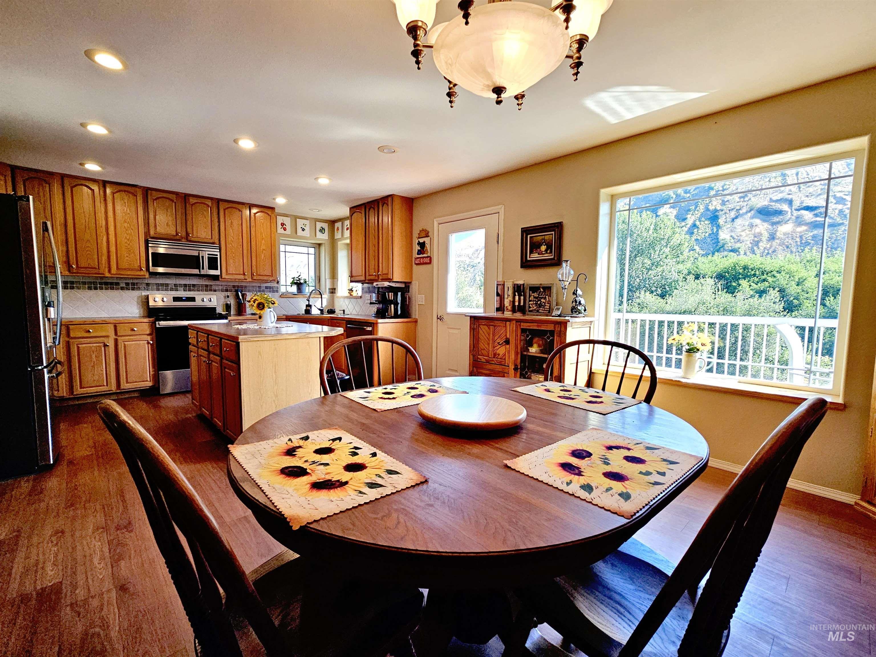 20199 Cottontail Ln Property Photo 8