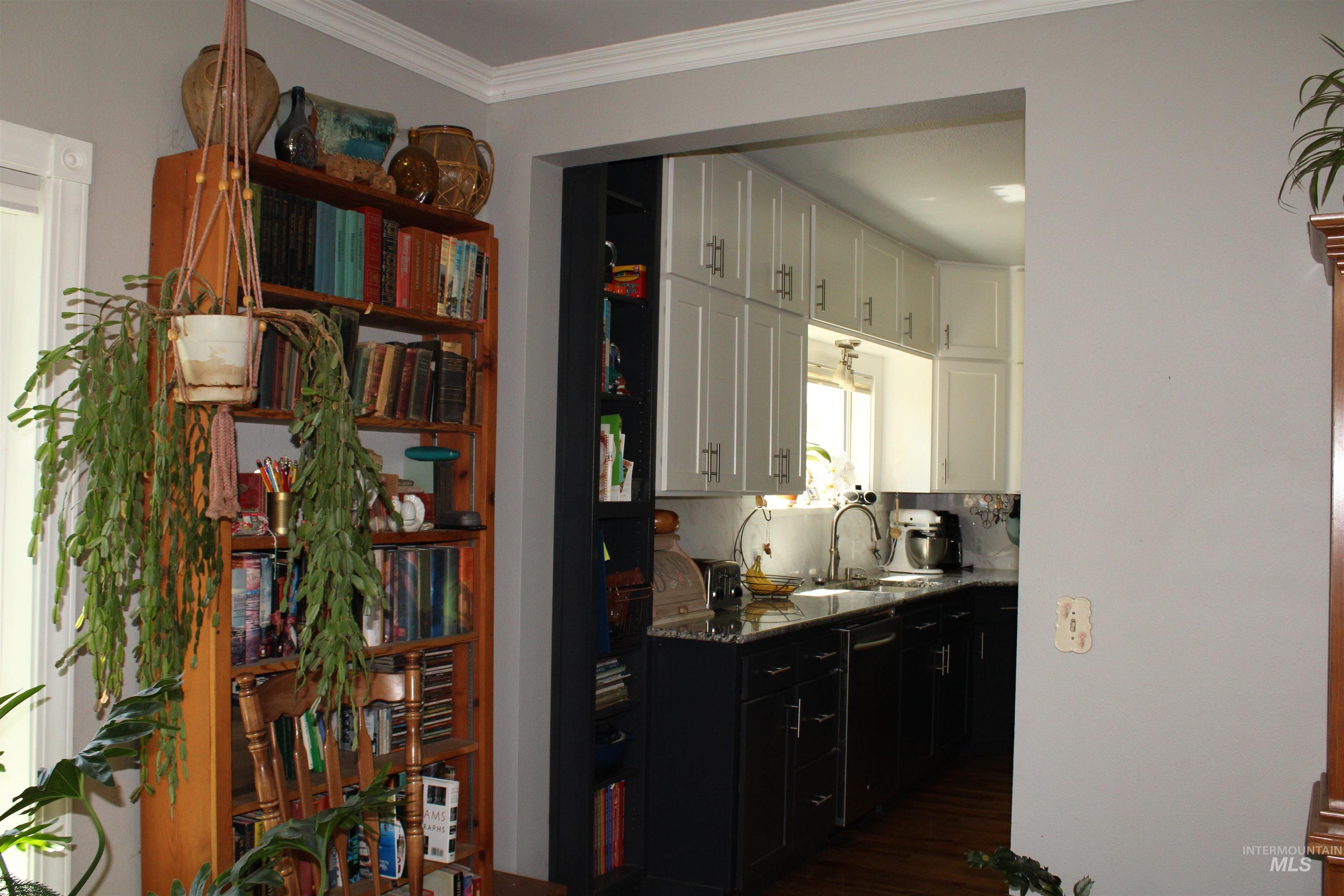 306 Brady Street Property Photo 8
