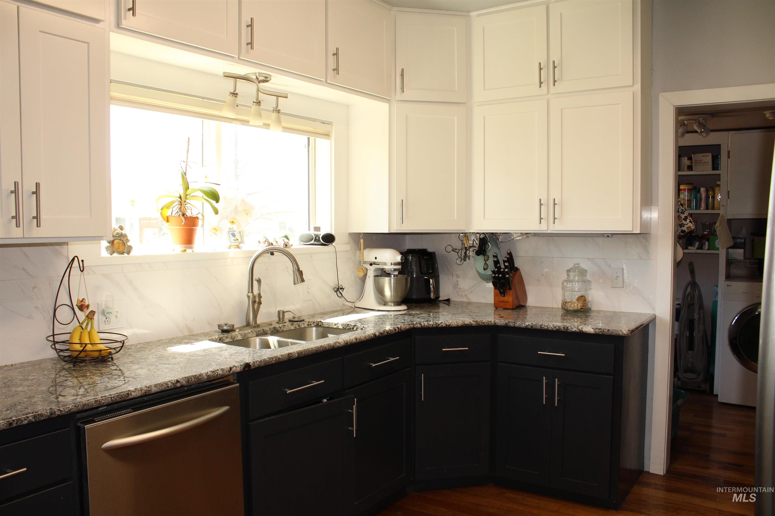 306 Brady Street Property Photo 10