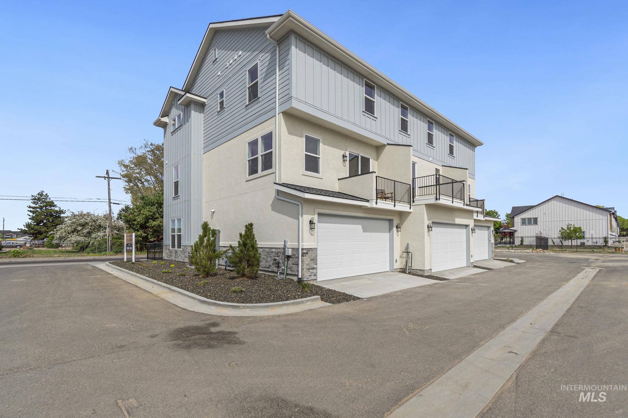 1610 N Impreza Ln Property Photo 1