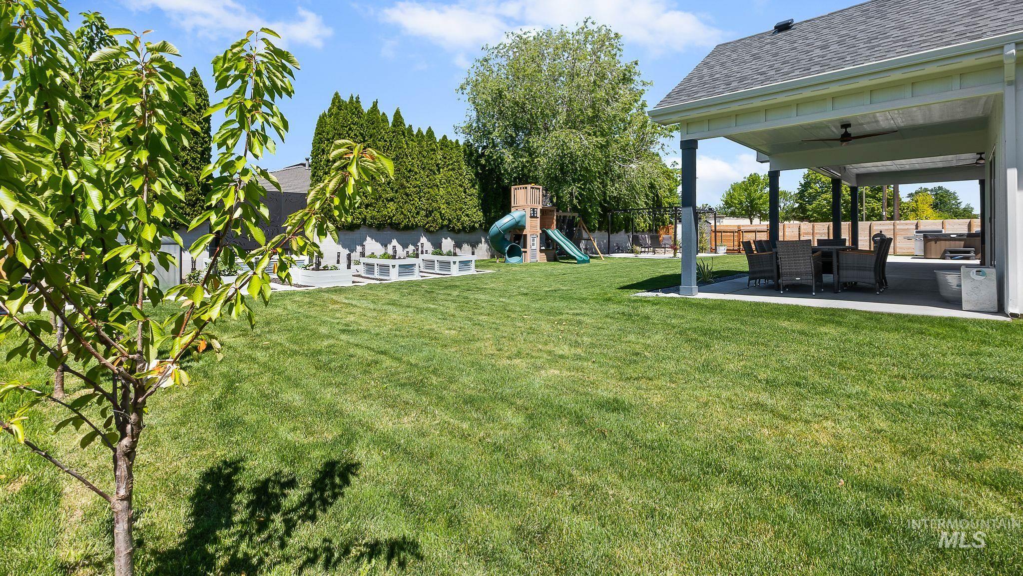 1697 S Vinnell Property Photo 37