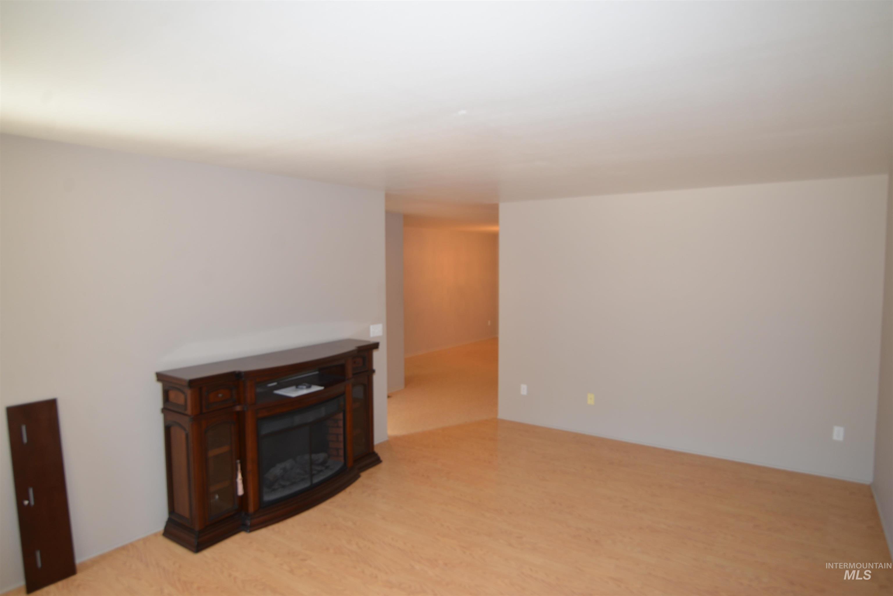 3232 5th St Property Photo 4