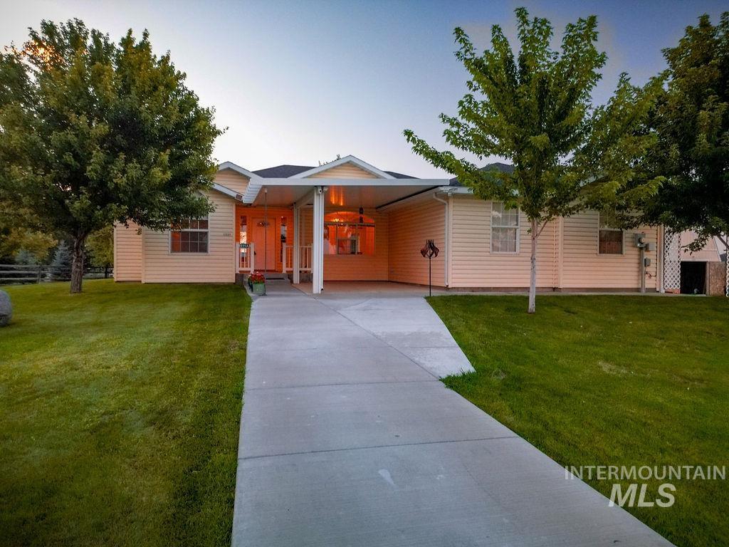611 Pioneer Mountain Loop #a Property Photo 1