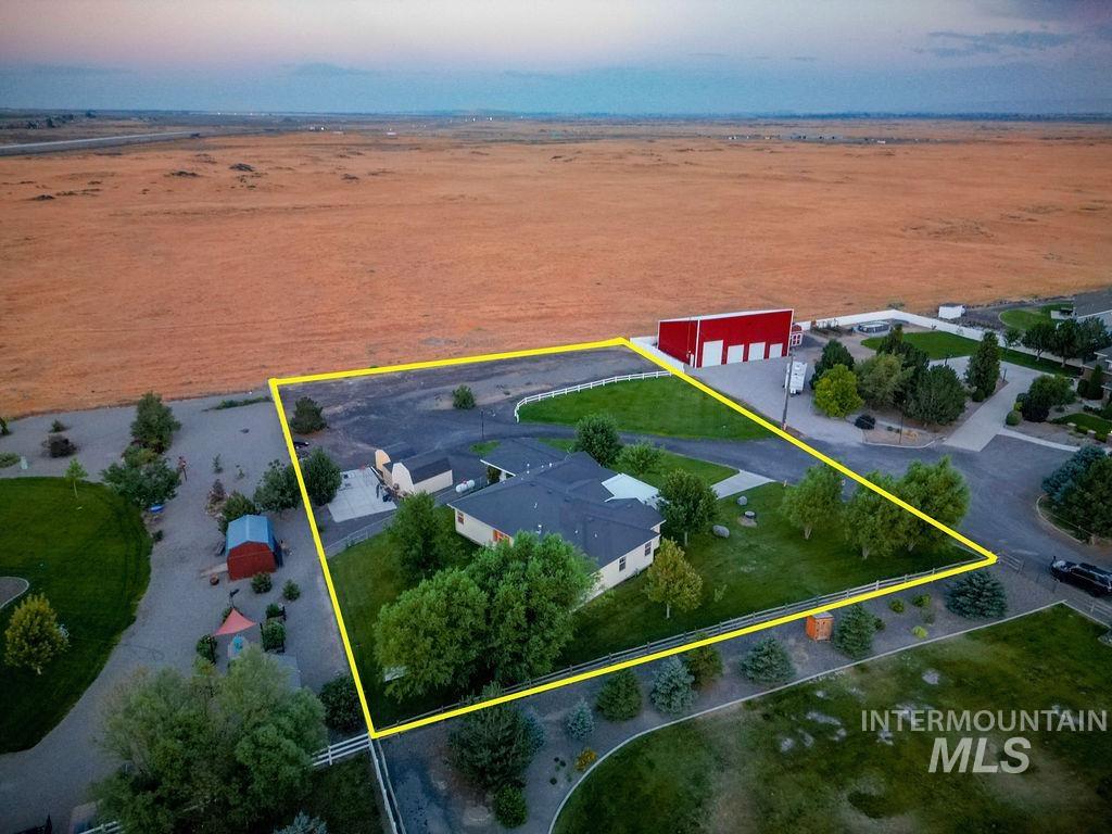 611 Pioneer Mountain Loop #a Property Photo 3