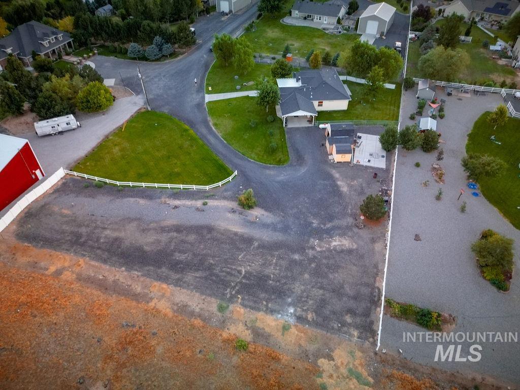 611 Pioneer Mountain Loop #a Property Photo 4