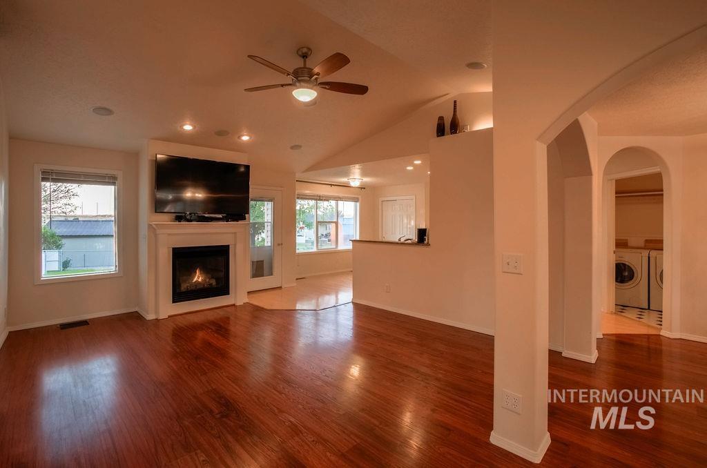 611 Pioneer Mountain Loop #a Property Photo 7