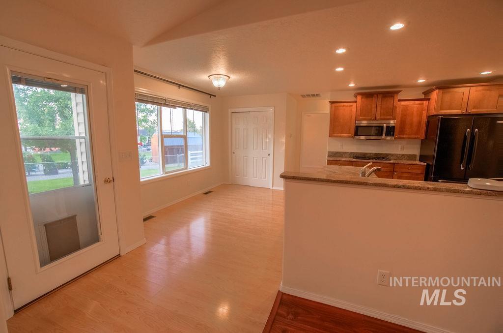 611 Pioneer Mountain Loop #a Property Photo 10