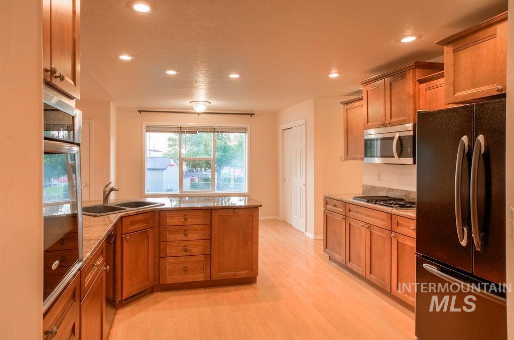 611 Pioneer Mountain Loop #a Property Photo 14