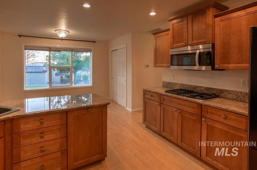 611 Pioneer Mountain Loop #a Property Photo 16