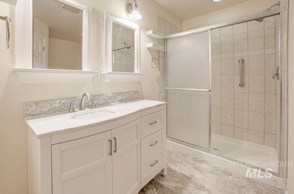 611 Pioneer Mountain Loop #a Property Photo 22