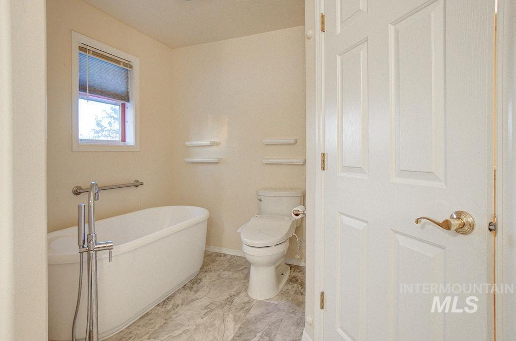 611 Pioneer Mountain Loop #a Property Photo 24