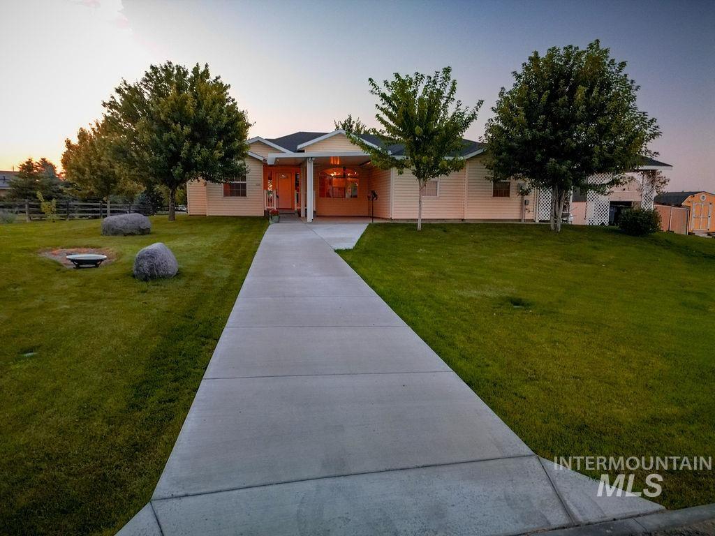 611 Pioneer Mountain Loop #a Property Photo 26