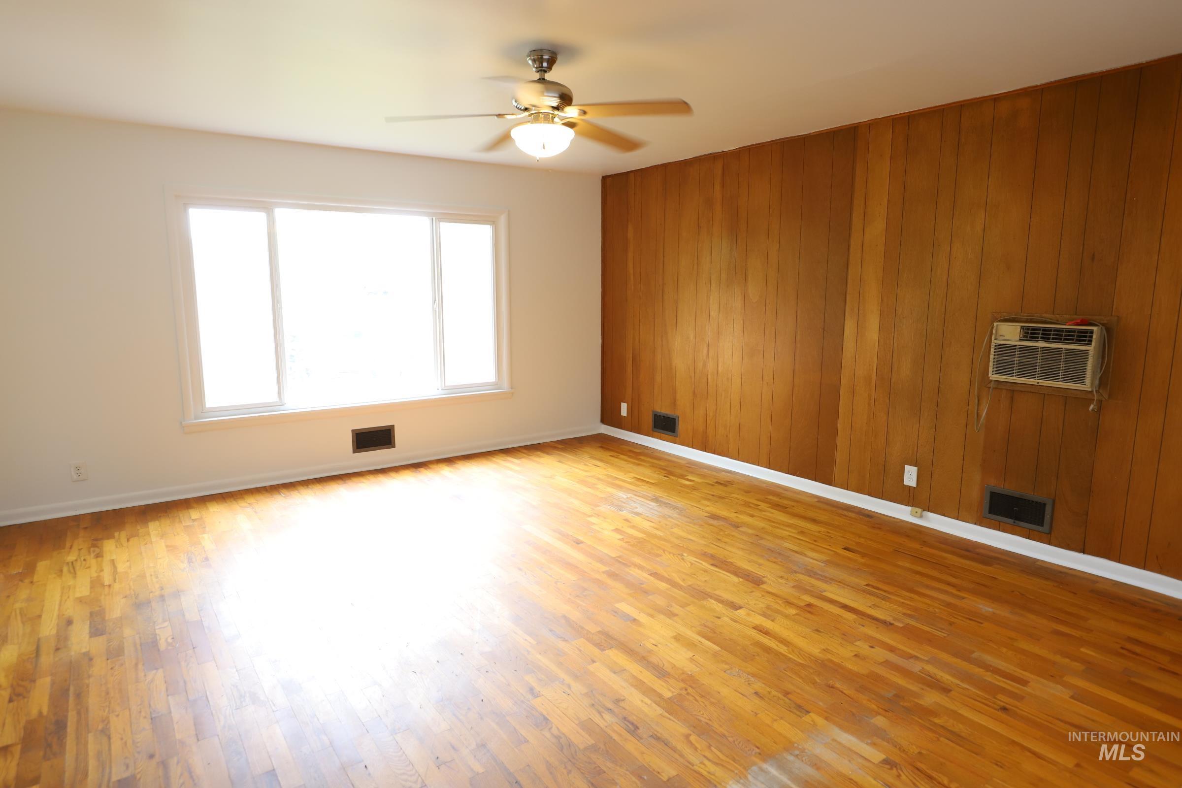 1833 Sigrid Avenue Property Photo 4