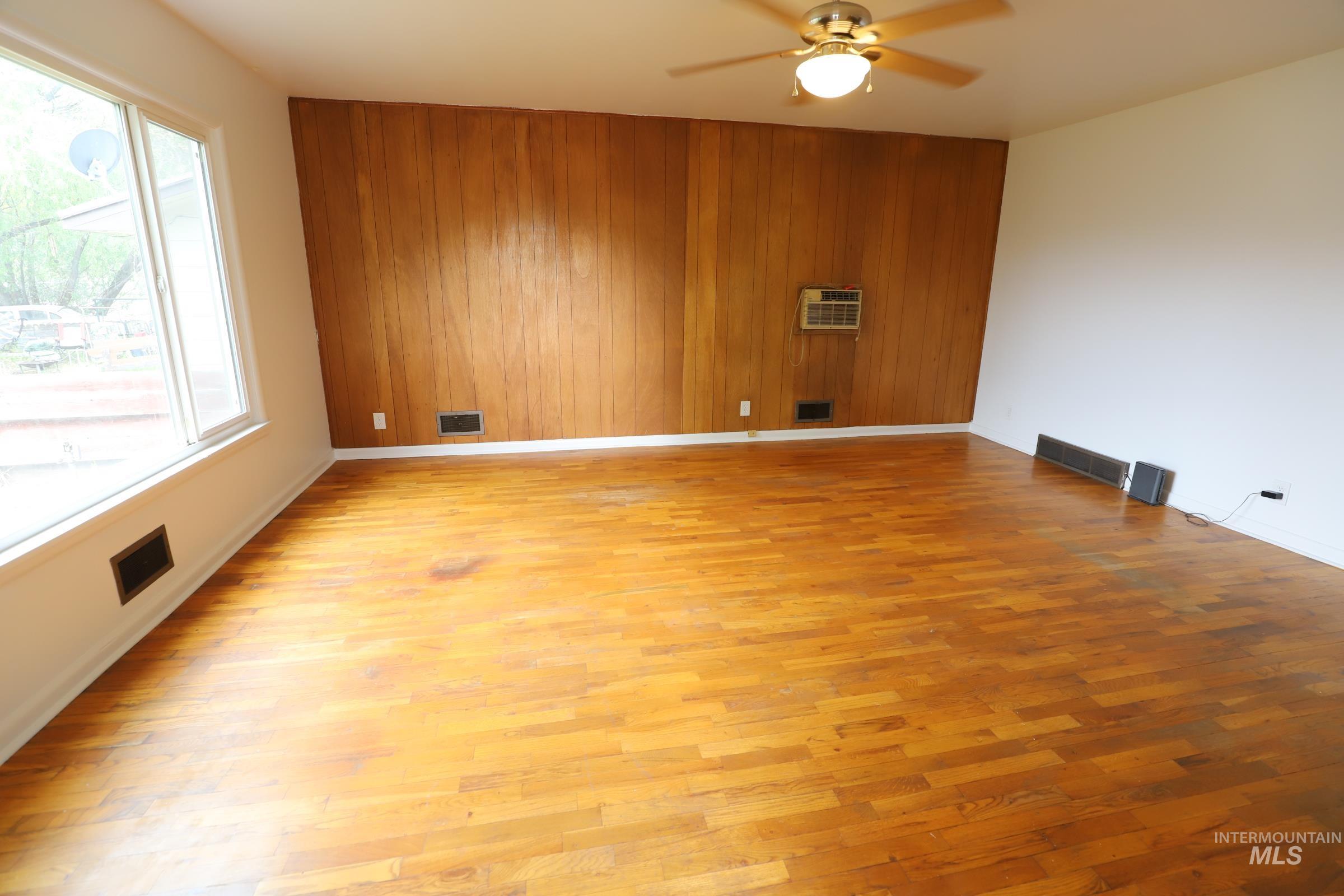 1833 Sigrid Avenue Property Photo 5