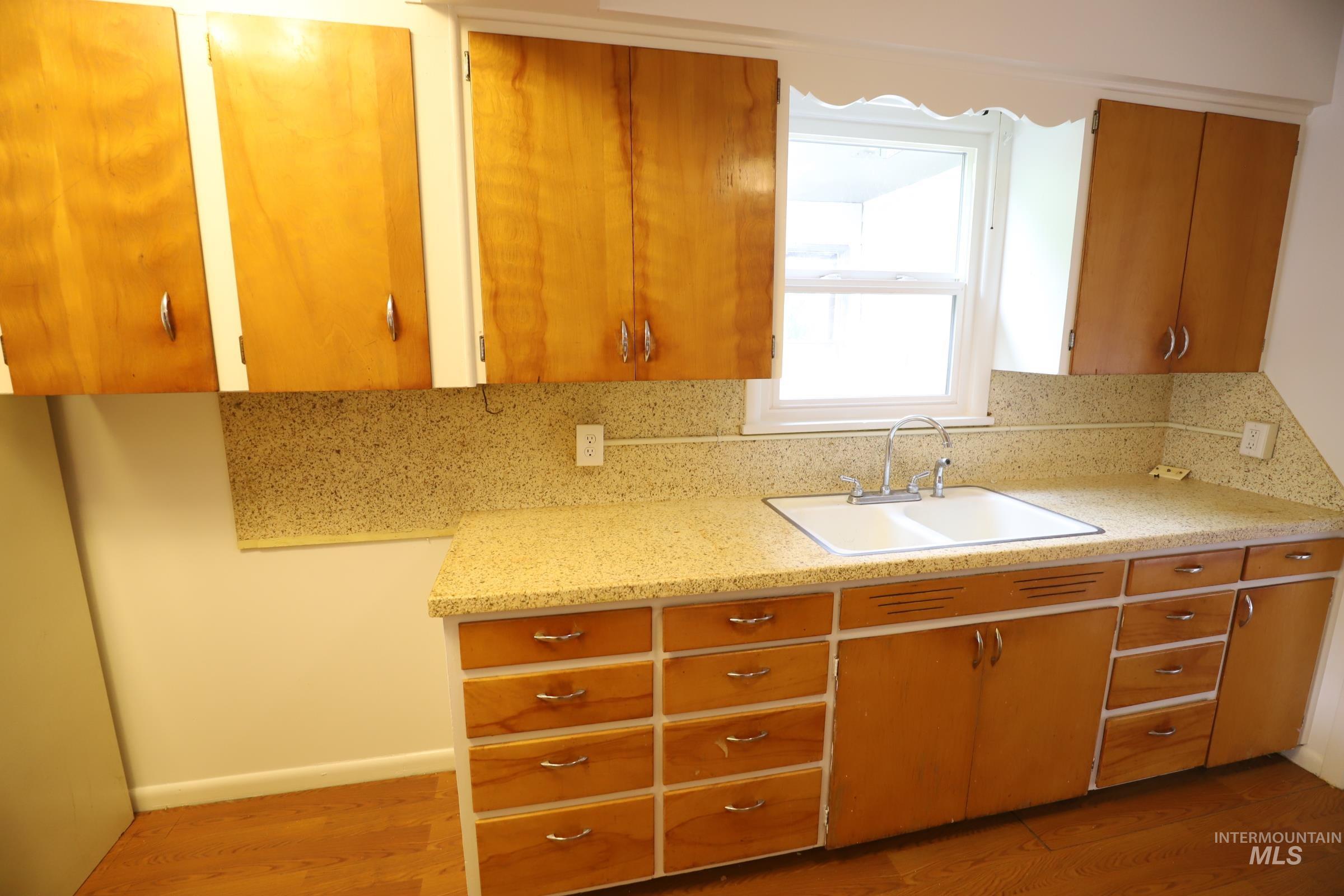 1833 Sigrid Avenue Property Photo 9