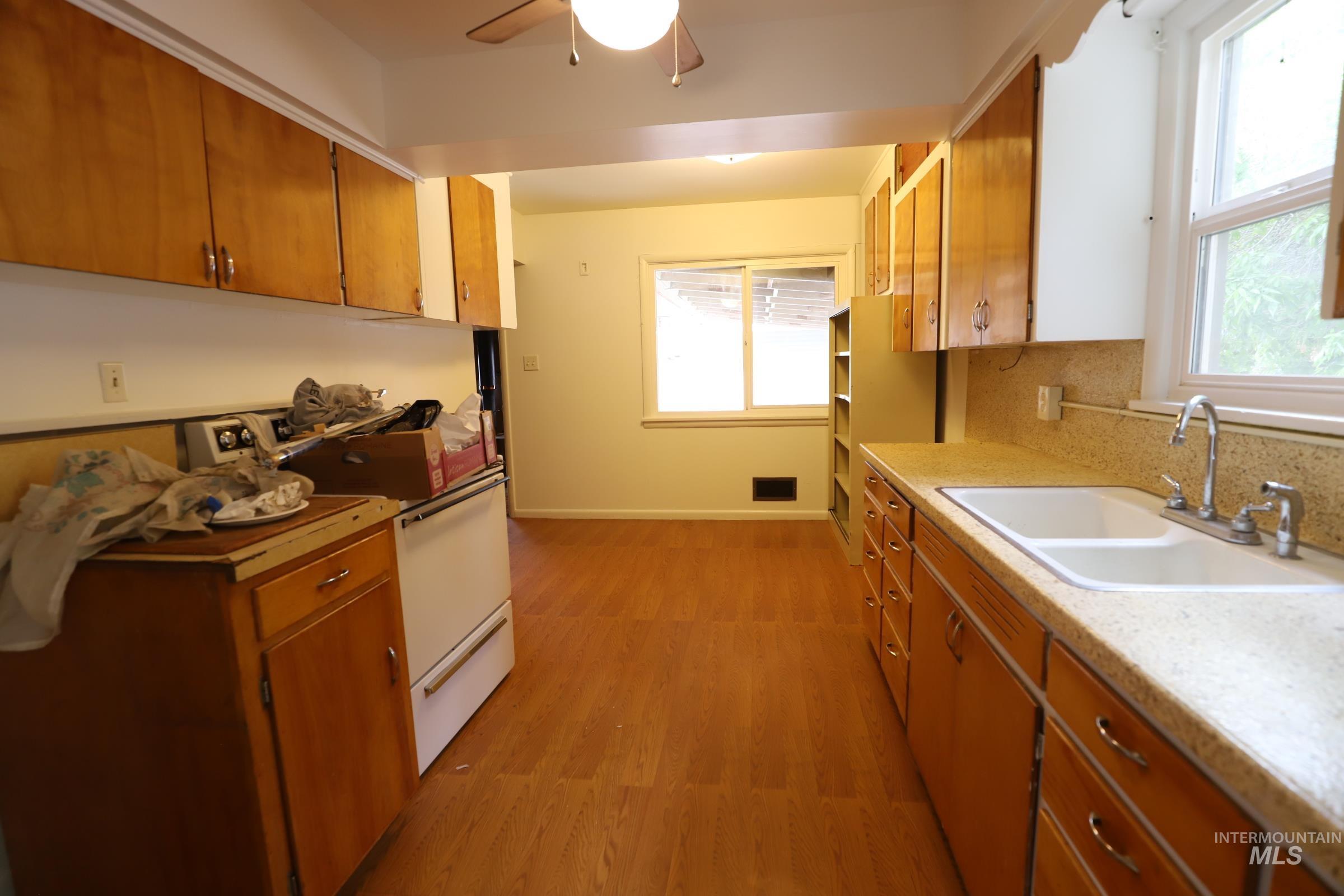 1833 Sigrid Avenue Property Photo 10