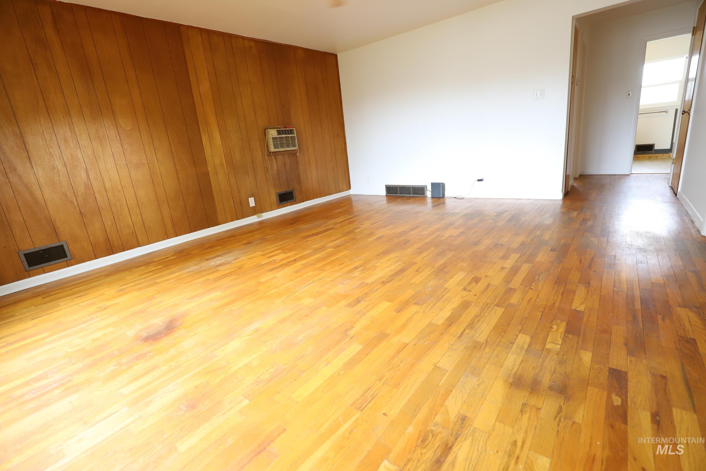 1833 Sigrid Avenue Property Photo 11