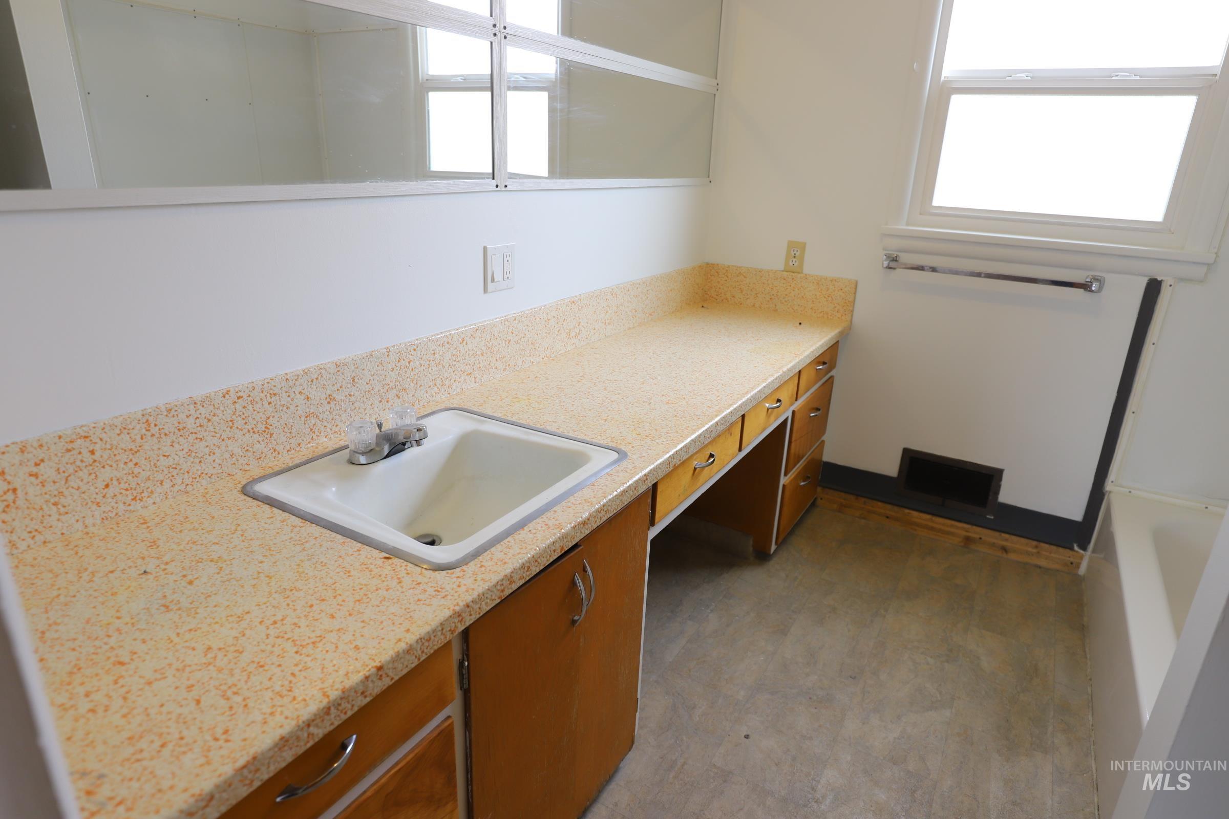 1833 Sigrid Avenue Property Photo 14